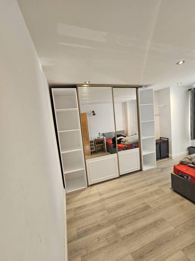 Double room available in detached family home Main Photo