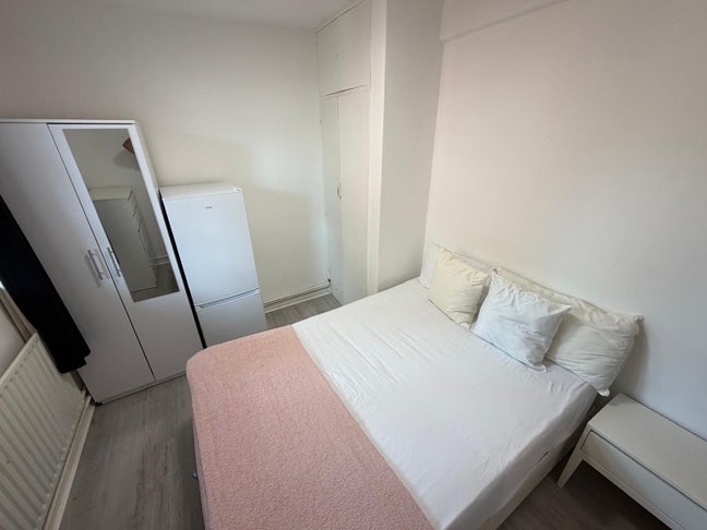 Spacious double rooms in mile end  Main Photo