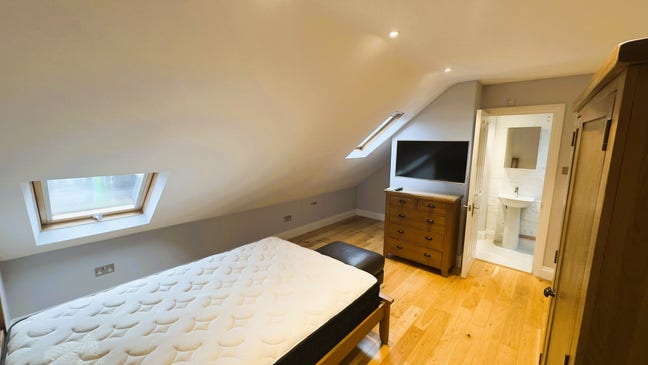 En Suite, Kitchenette, Self Contained Studio Main Photo