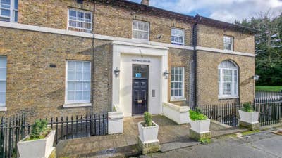 Double Room - Grade II Listed Gated Development Main Photo
