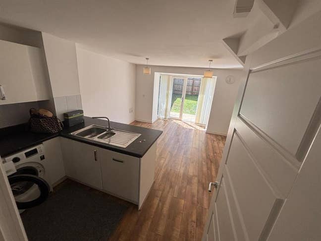 Room with wardrobe available  5 min away Dartfàord Main Photo