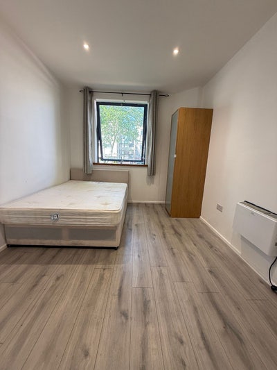 En-suite room, Manchester Road, E14 Main Photo