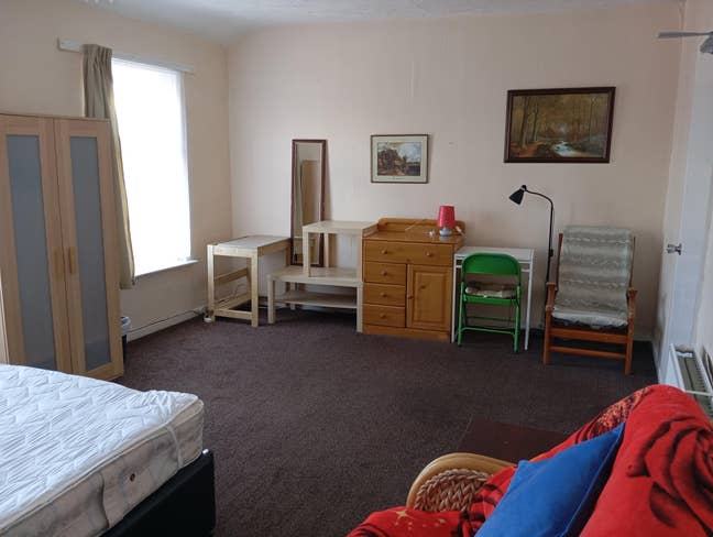  Room  to  let  for  one  person  in  Wakefield Main Photo