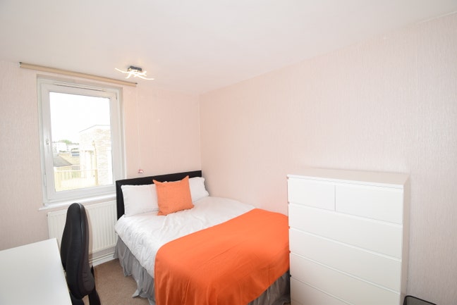 2 modern double  in Fulham   / No bills included  Main Photo