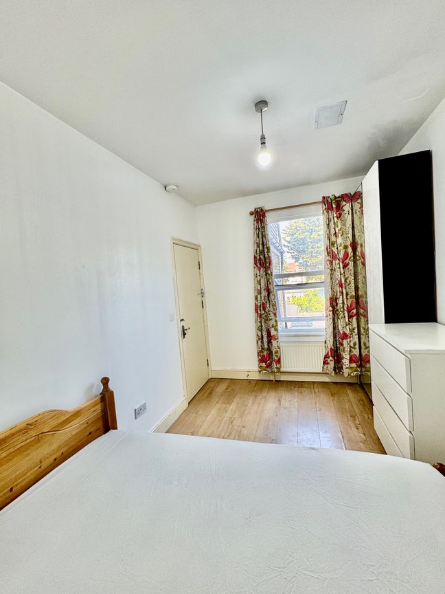 Single  Room Main Photo