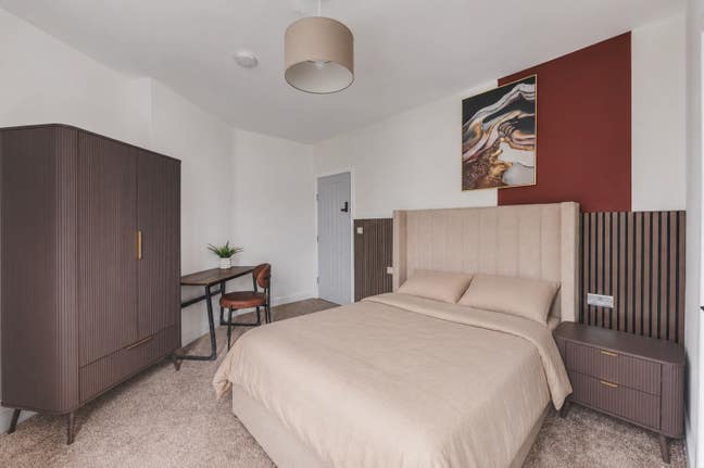 Spacious HMO in Chester Green Main Photo
