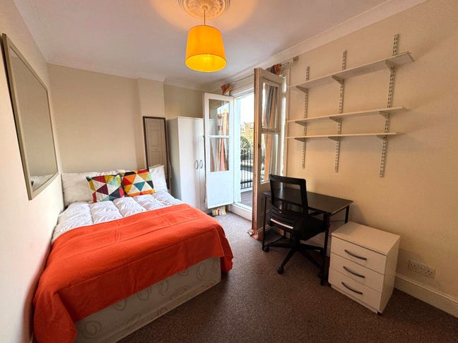 Modern House Share – Great Location & Amenities! Main Photo