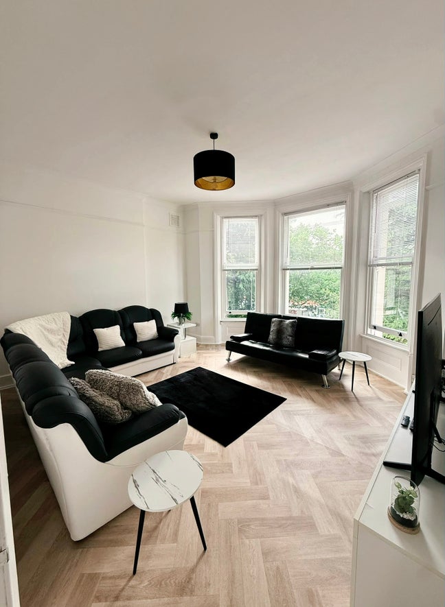 Spacious Victorian Flat in the Heart of Blackheath Main Photo