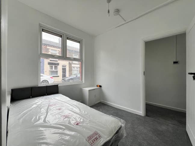 Newly Renovated Rooms from &pound;400/month Main Photo