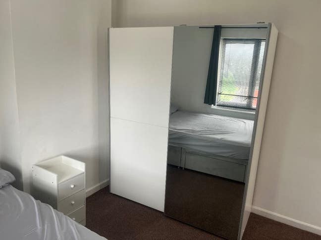 Double room is available for rent in - RM9 5PA Main Photo
