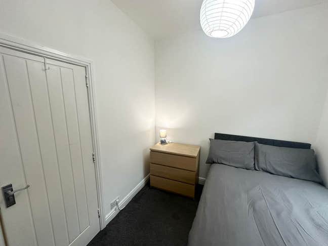 Close to St James Hopsital Room Available in LS8  Main Photo