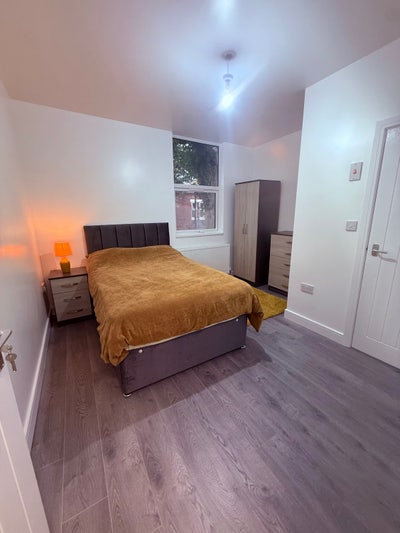 Luxury 4 bed 4 en-suites  Main Photo