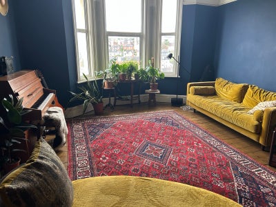 Double room in beautiful seaside community home Main Photo