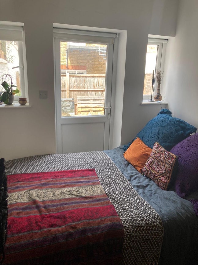 Cosy double garden room, 2 minutes from Oval Tube  Main Photo