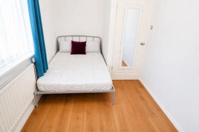 🏡✨ Modern Holloway Room | Bills Inc Aug 1 Move-in Main Photo
