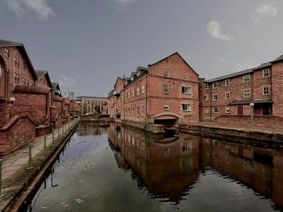 1 Bed Apartment Leeds City Centre- River Views! Main Photo