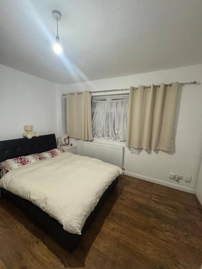 🔑 Spacious Double Room | Bills Included | EN2 Main Photo