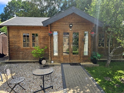 Whole of luxury 4-room cabin avail Mon - Fri am  Main Photo