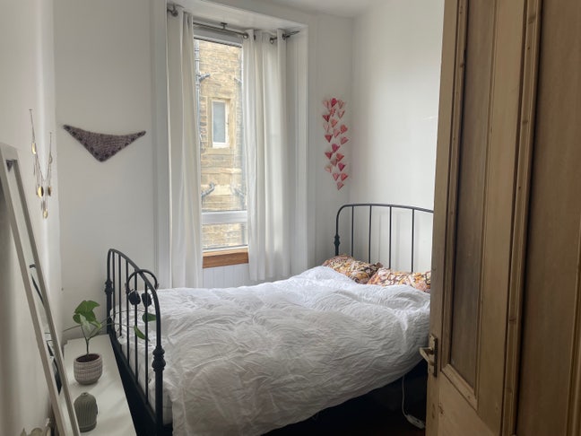 Double bedroom in flat in Abbeyhill  Main Photo
