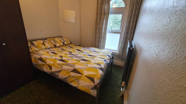 🌟 Spacious Double En-Suite Room in Trafford🌟 Main Photo