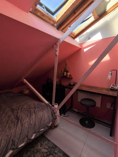 Cute little double room in sunny warehouse  Main Photo