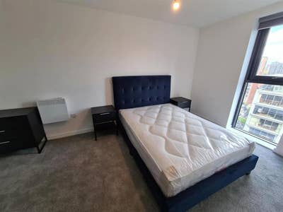 Double Room in Corner Flat - Close to City Centre Main Photo
