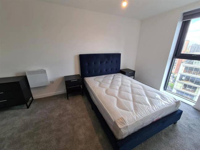 Double Room in Corner Flat - Close to City Centre Main Photo