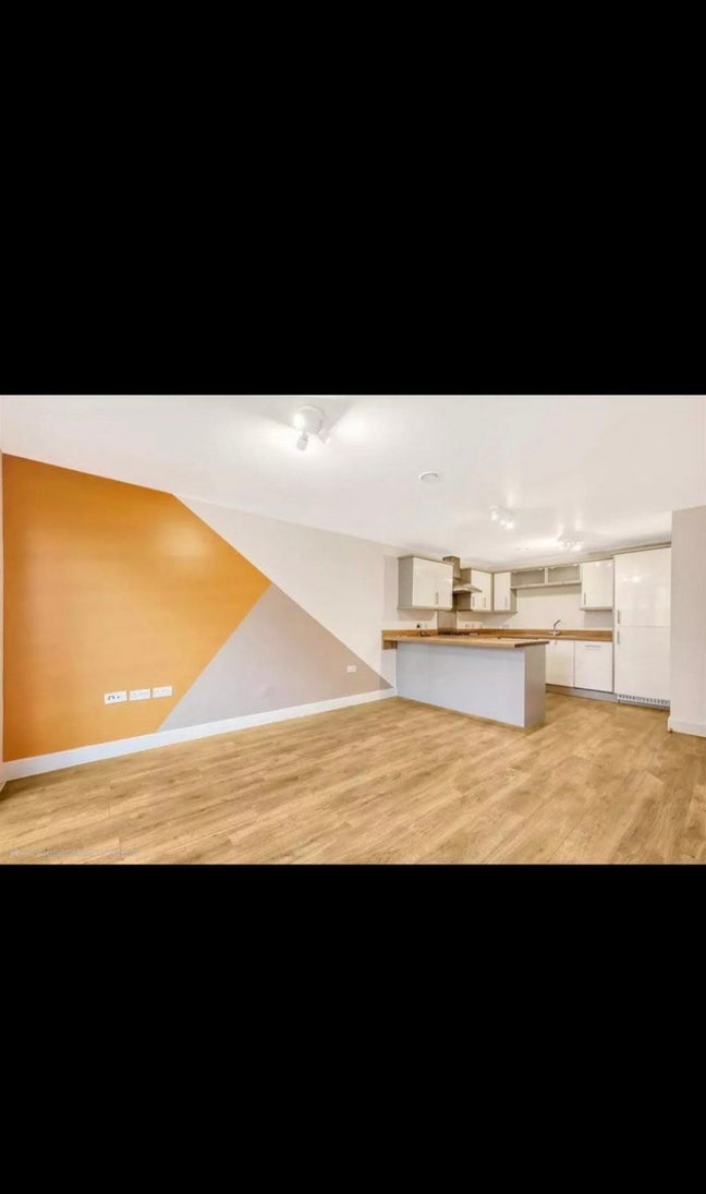 1 Bedroom Available in 2 Bed Flat Main Photo