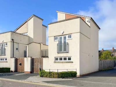 Luxury 3 bedroom fully furnished house  Main Photo