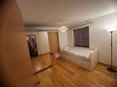 Two rooms in 6bedroom house  Main Photo