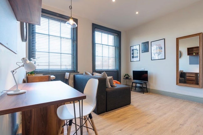 1 Bedroom Flat (Couples & Solo) Main Photo
