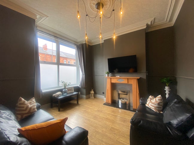 Available Now Stunning New Refurishment B14 Main Photo