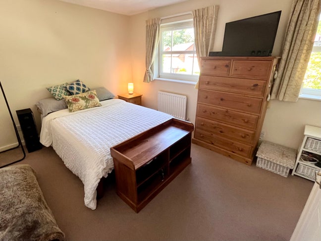 Large double room in two bedroom house Main Photo