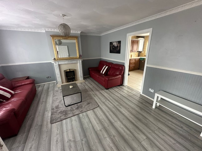🏡 Spacious Double Room |Bills Inc | RM16 Main Photo