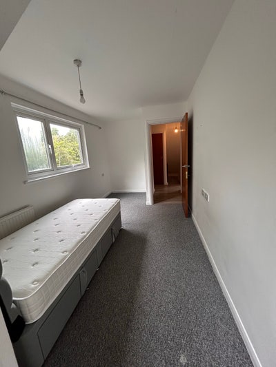 3 Rooms Available | Bills Included | CR0 Main Photo