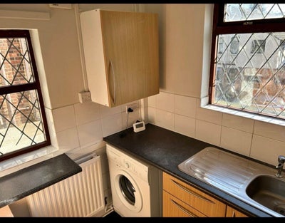 One large room for rent Main Photo