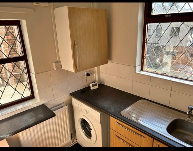 One large room for rent Main Photo