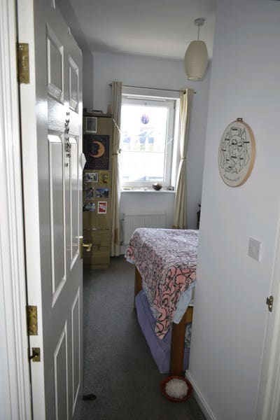 Flatmate Wanted – Bright & Peaceful Top-Floor Flat Main Photo