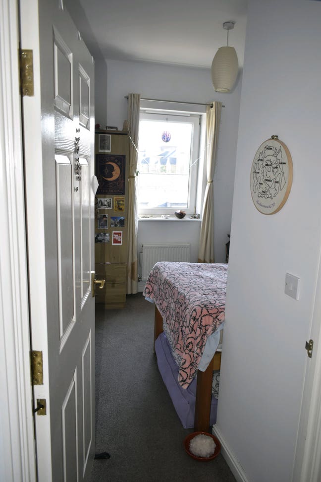 Flatmate Wanted – Bright & Peaceful Top-Floor Flat Main Photo
