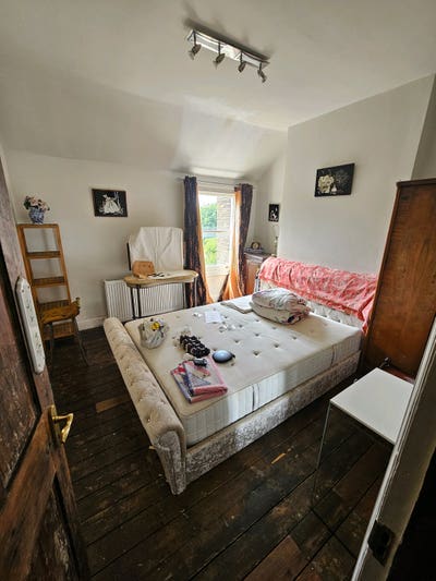 Room 4-Floor Home. All Bills included - 950 PCM Main Photo