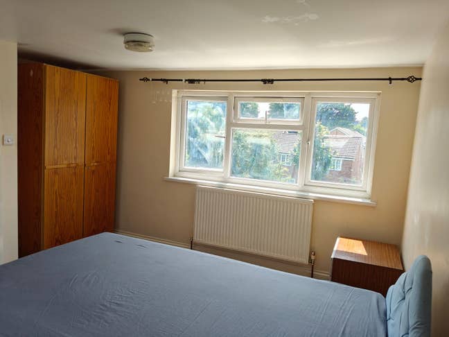 Large Room To Let in Cranford Main Photo