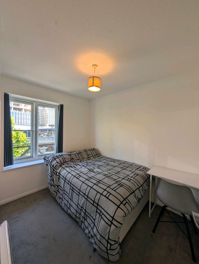Double room for rent in 2 bed flat Main Photo