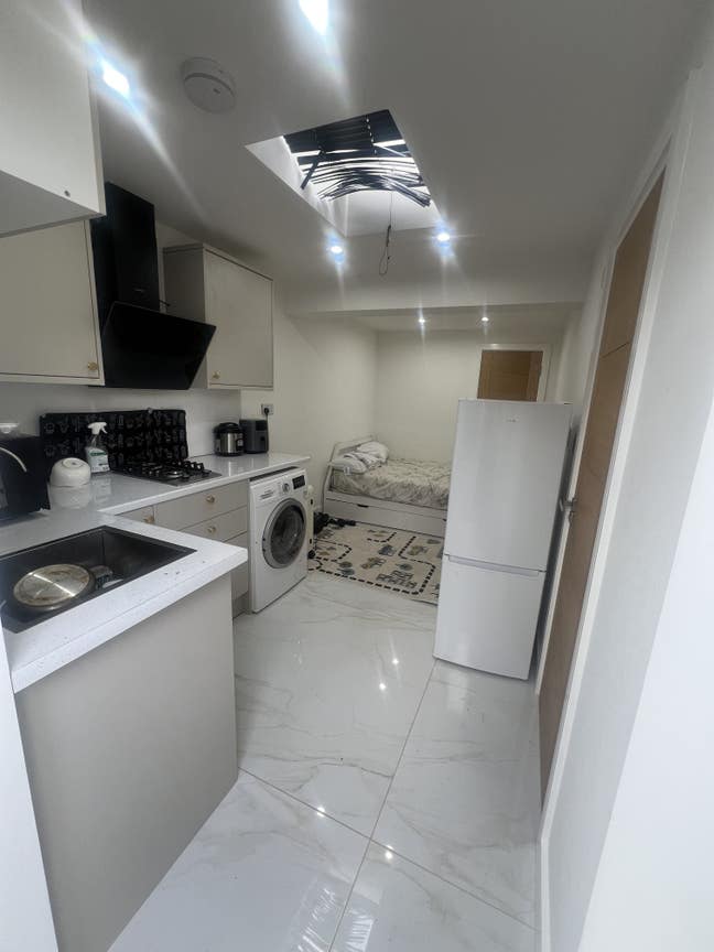 Studio Flat, Crosthwaite Way, SL1 Main Photo