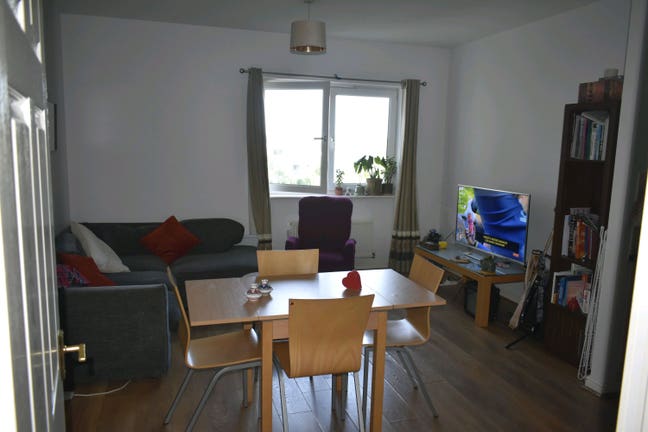 Bright Room-Peaceful Top-Floor Flat with Elevator  Main Photo