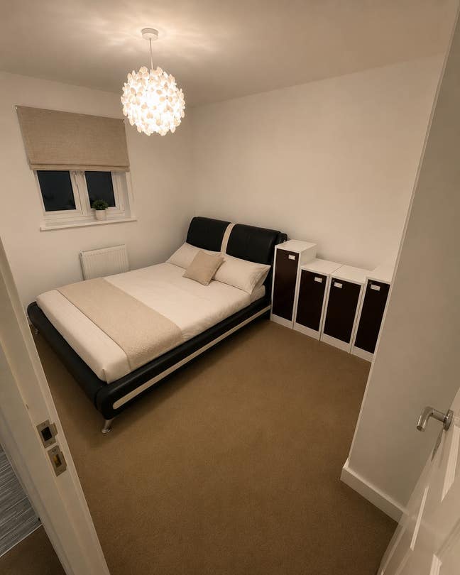 Modern en-suite! | 10 mins to City Main Photo
