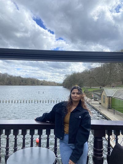 Professional Female seeks a single or double room Main Photo