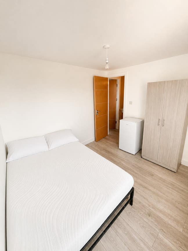 2 Doubl Rooms Available in Seven Sisters|0 Deposit Main Photo