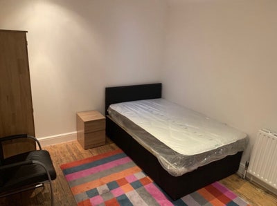 FA lovely double room in large house Main Photo