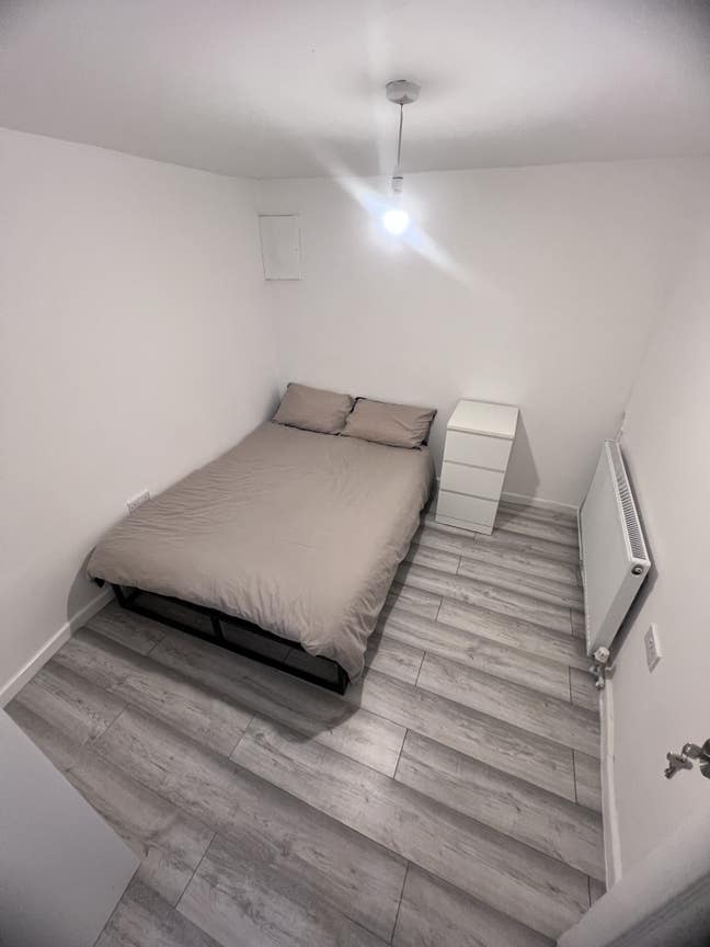 Private Basement Suite + Double Room Available Main Photo