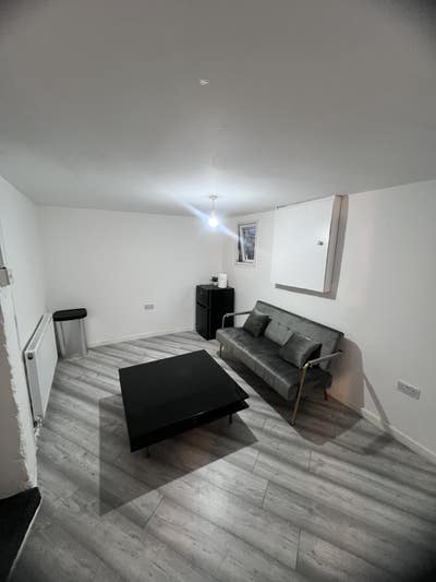 Private Basement Suite + Double Room Available Main Photo